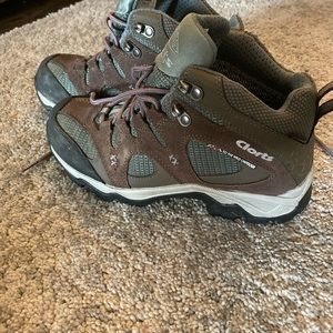 Clorts hiking boots brown and green